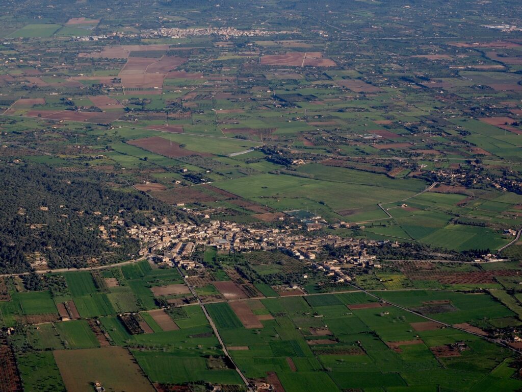 Instytucja zasiedzenia. Jak skutecznie zasiedzieć nieruchomość? Dowody w sprawie. Zdjęcia lotnicze.